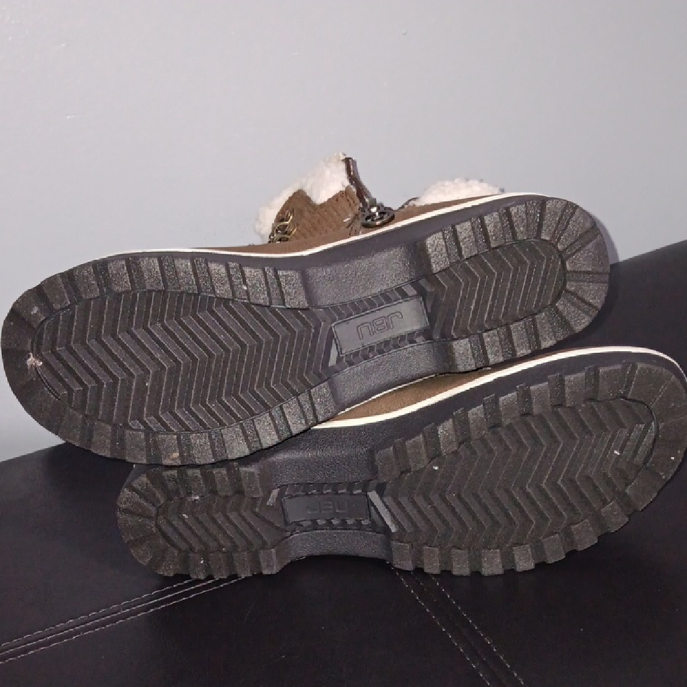 JBU Brown Boots with White Fur Lining - Picture 5 of 6